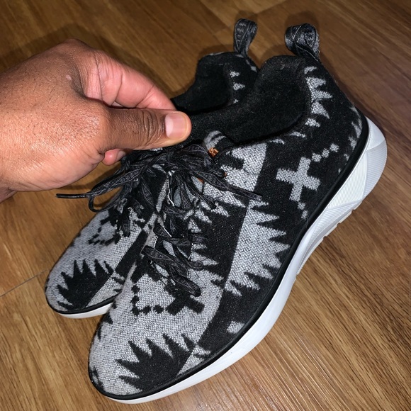 Pendleton Shoes - Women’s Pendleton Spider Rock Sneakers Sz 6 VGUC Aztec Black/Gray Wool Blend